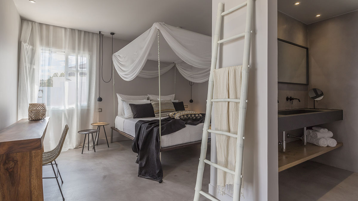 Three Bedroom waterfront Villa private pool (6 pax)